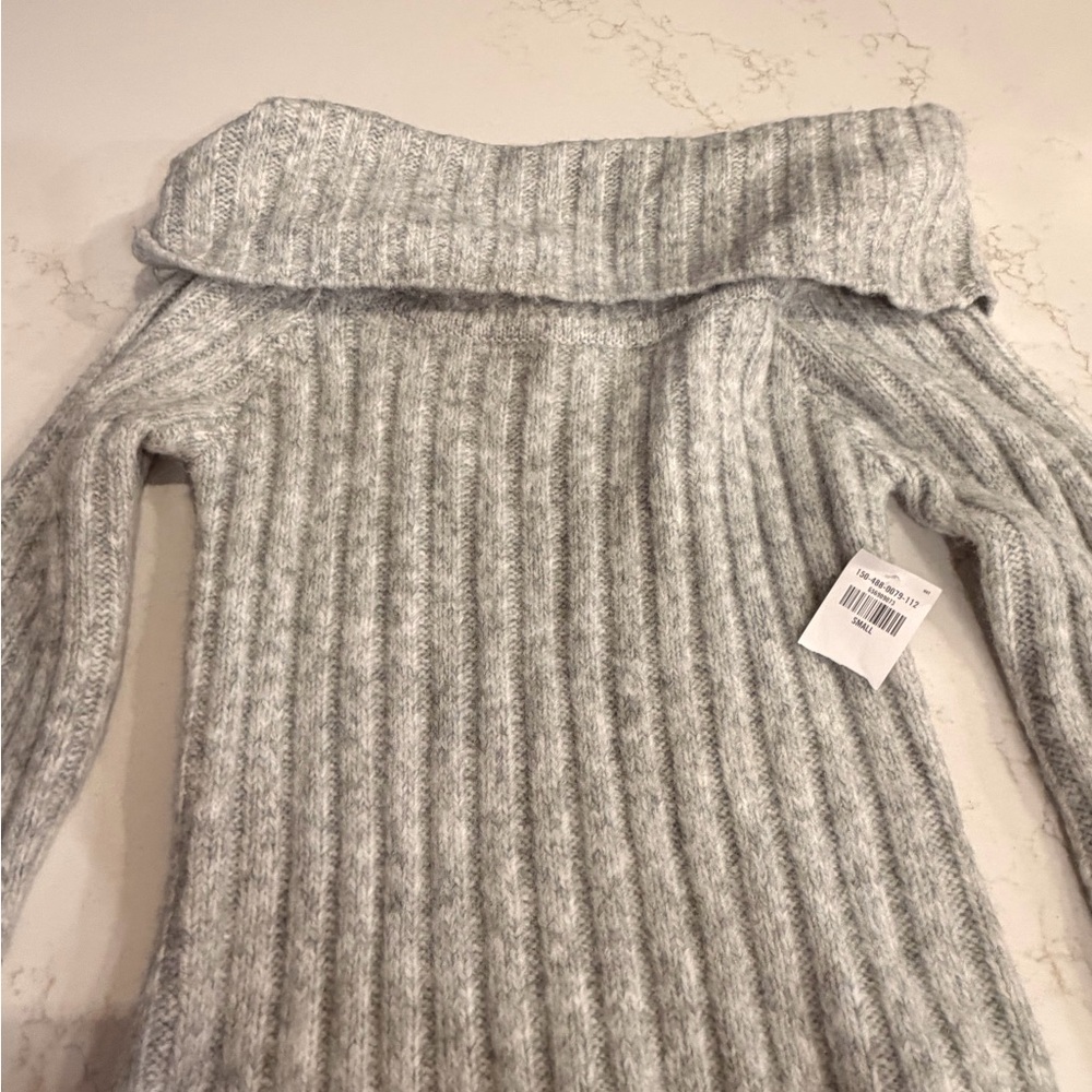 NWT Abercrombie and Fitch off the shoulder Sweater - Picture 3 of 6